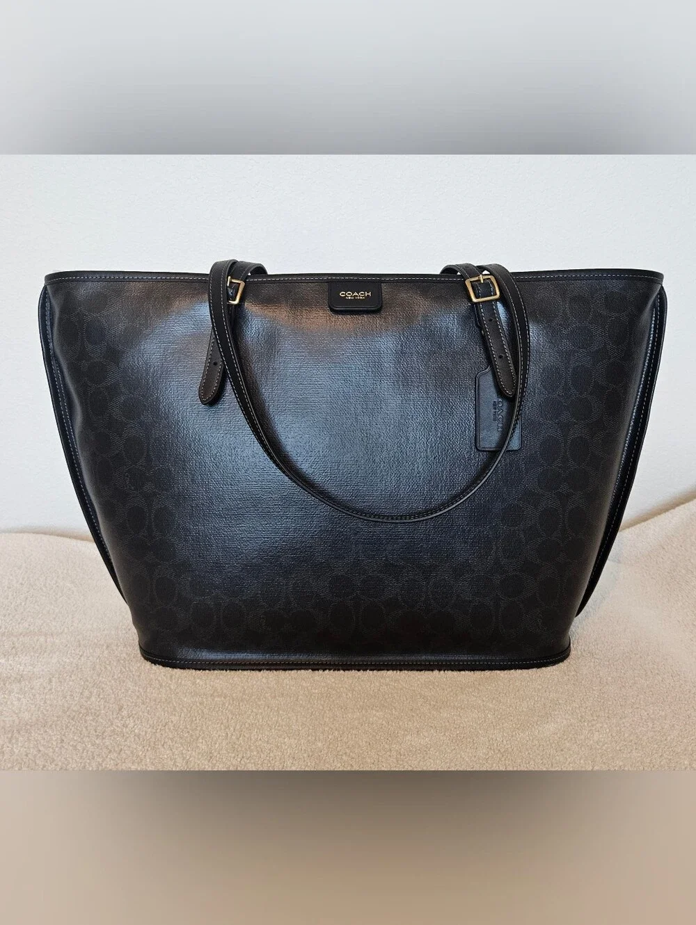 Coach Black Signature Canvas Leather Taxi Tote with Wristlet NWOT